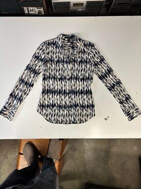 Theory allover print silk button up shirt, unworn like new condition